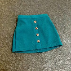 Green skirt by “ art class” size 3T excellent condition